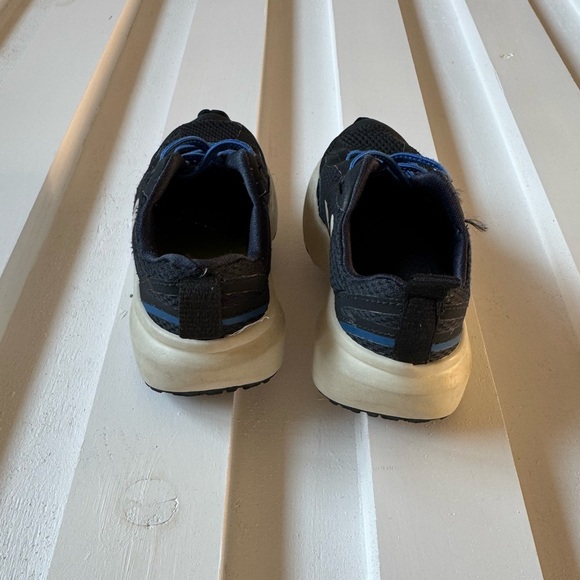 Little Boys Veja Sneakers - Picture 3 of 4